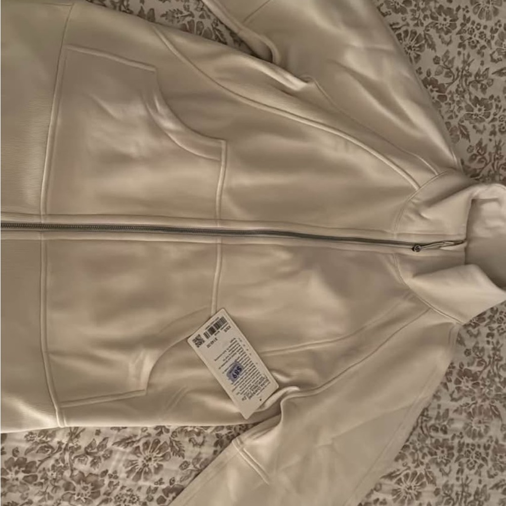 Lululemon Scuba jacket- Bone color 
XS/S